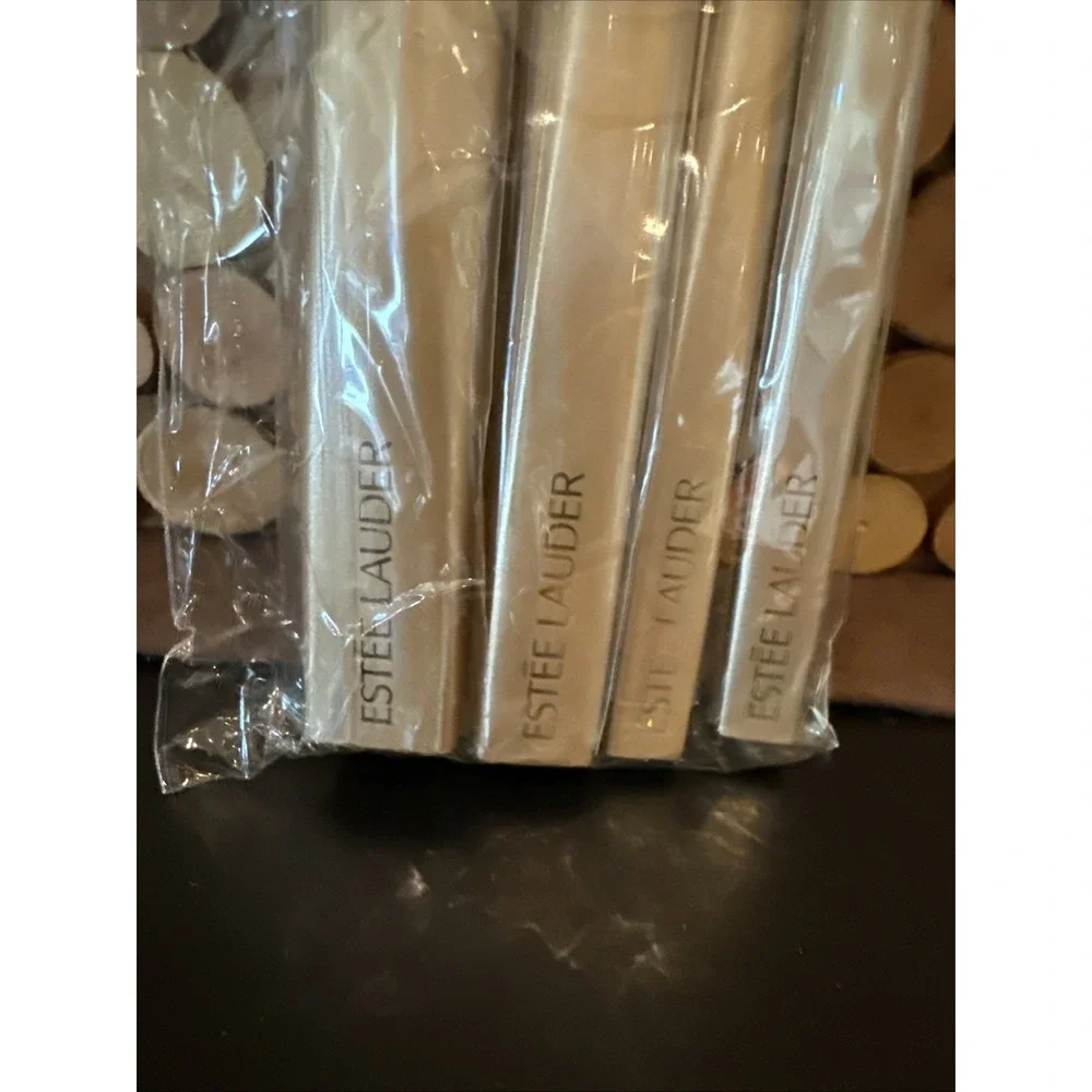 New Estee Lauder 4 PCS Makeup Brush Set For Face/ Eyeshadow/Lips in plastic wrap